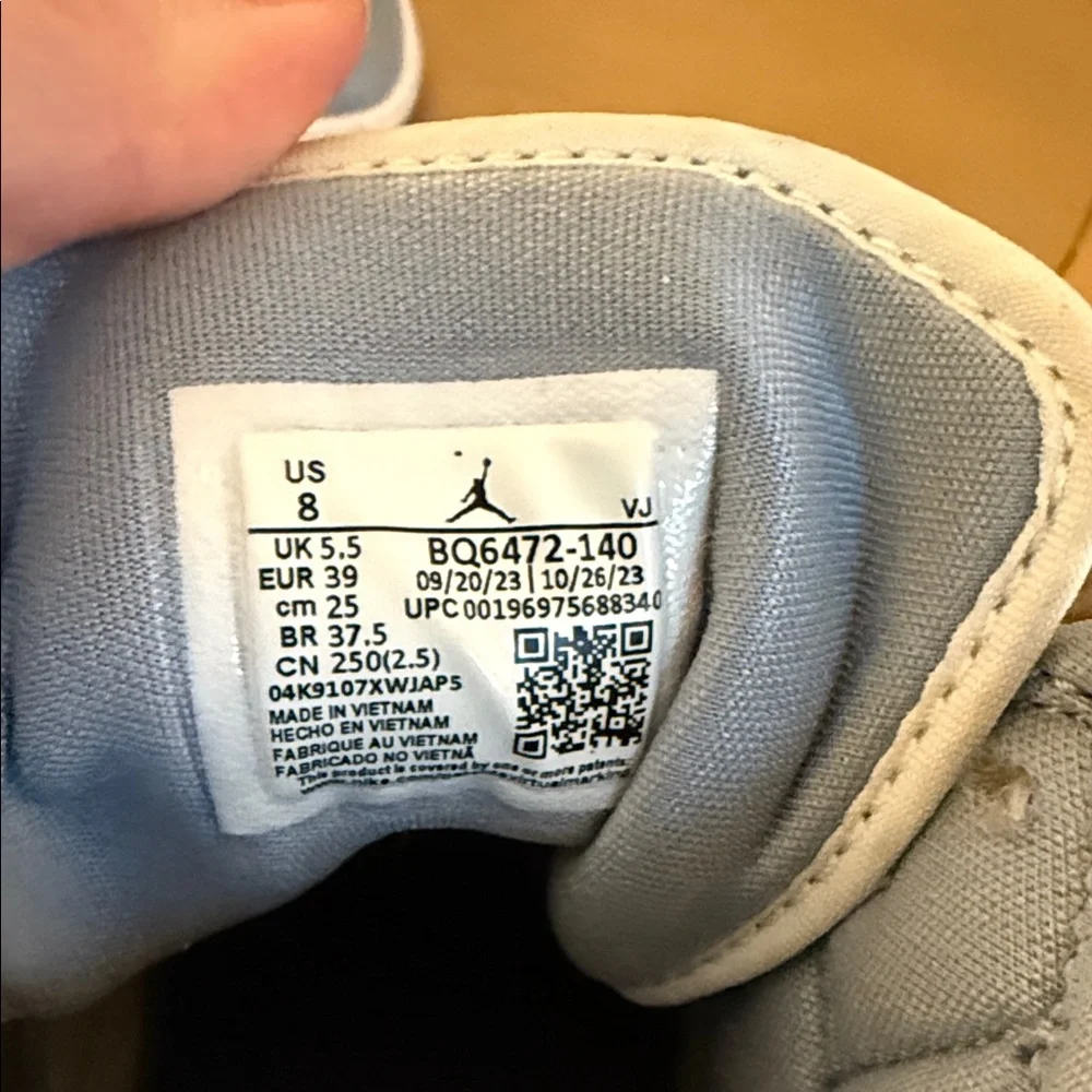 Women’s Nike Air Jordan 1 Mid White Diffused Blue - Size 8 - Picture 9 of 9